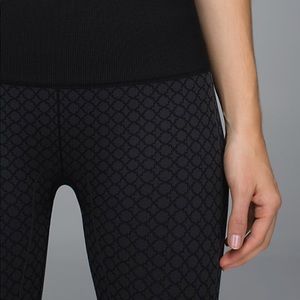 Lululemon in the flow crop